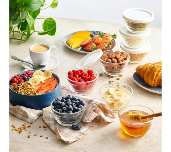 16pc Set of Small Glass Bowls with Airtight Lids - 8oz Stackable Custard Cups - 8 Clear Mise en Place Food Prep Bouillon Cups & Mixing Bowls + 8 Lids for Sauces Dips, Nuts Oats, Candy Dessert, Cereal.