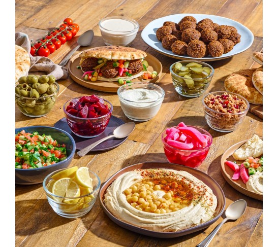 16pc Set of Small Glass Bowls with Airtight Lids - 8oz Stackable Custard Cups - 8 Clear Mise en Place Food Prep Bouillon Cups & Mixing Bowls + 8 Lids for Sauces Dips, Nuts Oats, Candy Dessert, Cereal.